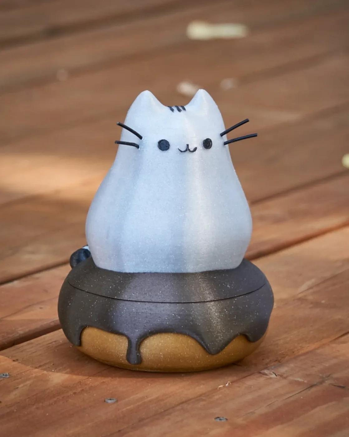 Пушин на пончике. Pusheen
