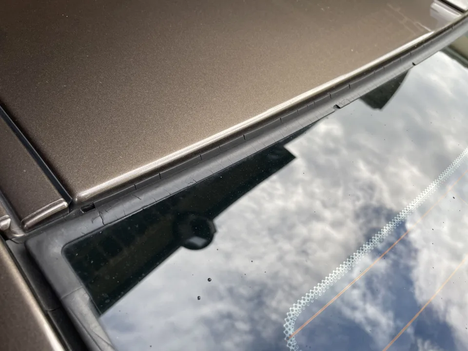 e39 уголок заднего стекла (BMW E39 rear window corner) — фото 2