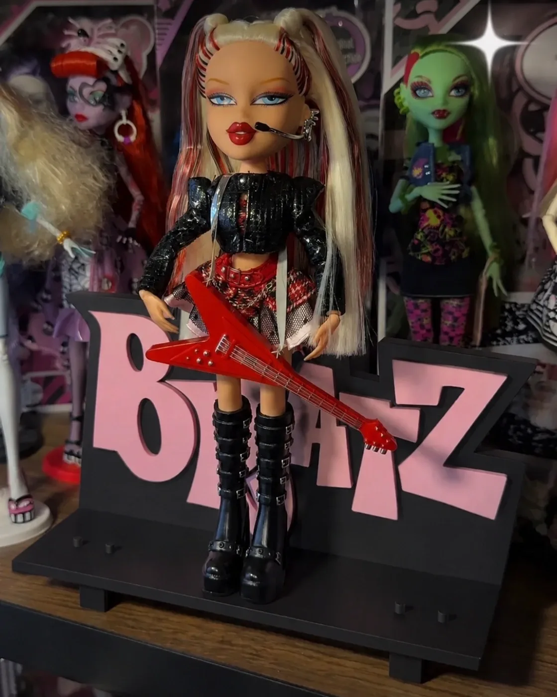 Полочка BRATZ черная (копия) — фото 6